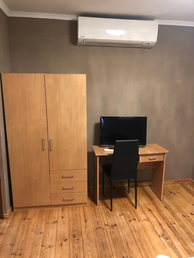 Quiet -Residential Area 2 Bedroom+Living Room Apartment Сомбатели Екстериор снимка