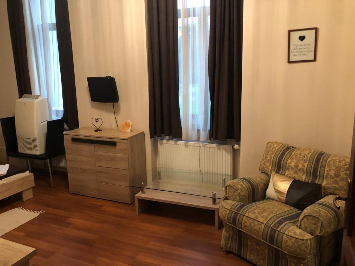 Quiet -Residential Area 2 Bedroom+Living Room Apartment Сомбатели Екстериор снимка